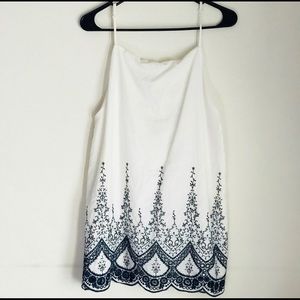 TOBI BLUE&WHITE EMBROIDERED FLORAL DRESS